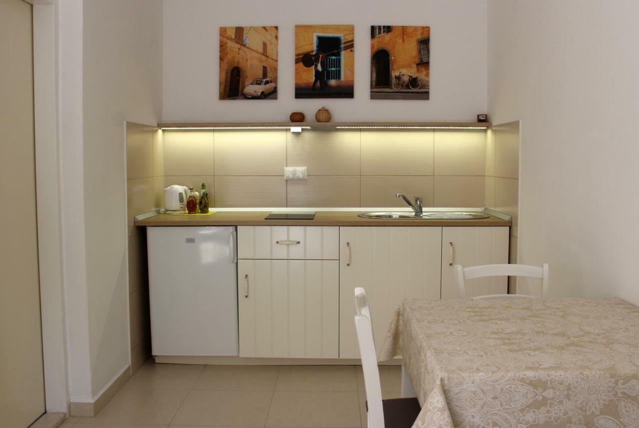 Apartments Giardino Хвар Экстерьер фото