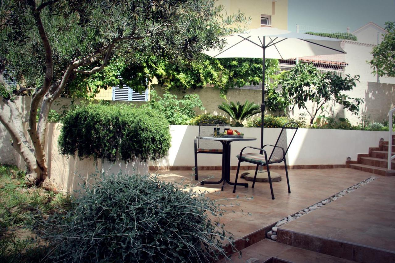 Apartments Giardino Хвар Экстерьер фото